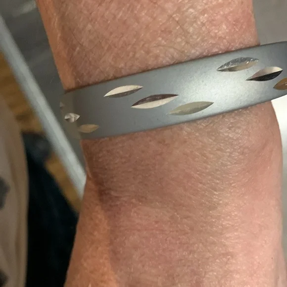 Pretty bangle - Picture 3 of 6